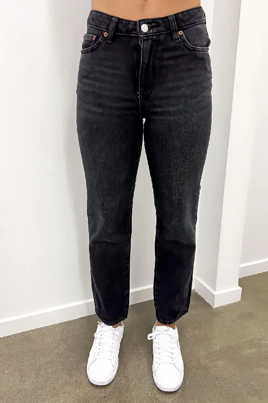 Mid Slim Straight Petite Jean Black Drift